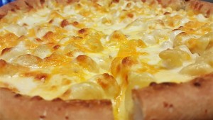 mac-and-cheese-pizza-2