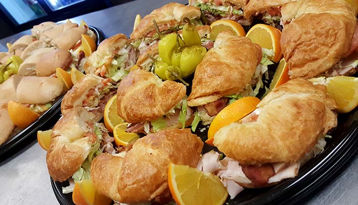 Frankie's Chicago Style Pizza restaurant in Maple Grove, MN caters the best sandwich tray catering