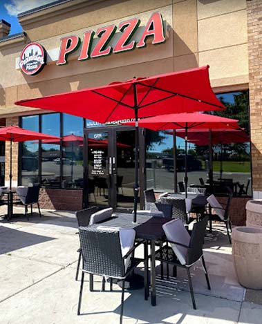 Frankie's Chicago Style Pizza in maple Grove Minnesota outdoor dining patio