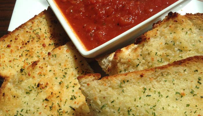 Frankie's Chicago Style Pizza restaurant in Maple Grove, MN garlic bread and marinara sauce appetizer