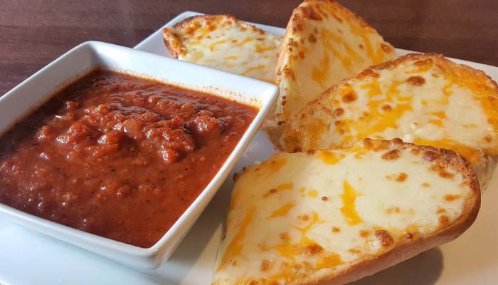 Frankie's Chicago Style Pizza restaurant in Maple Grove, MN garlic cheese bread appetizer