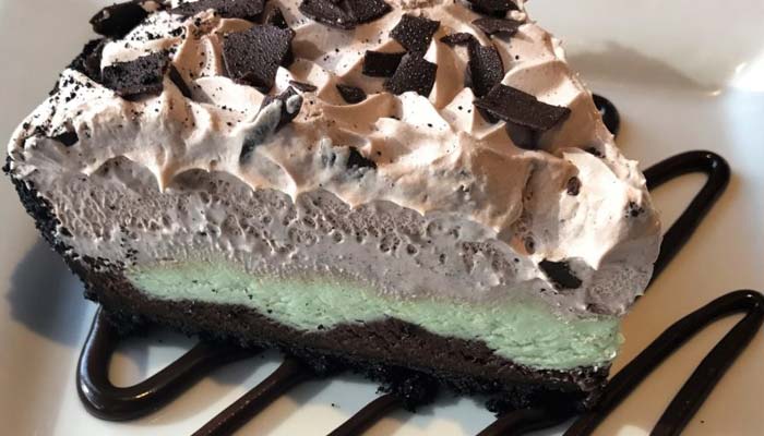 Frankie's Chicago Style Pizza restaurant in Maple Grove, MN serves the best chocolate mint cream pie dessert