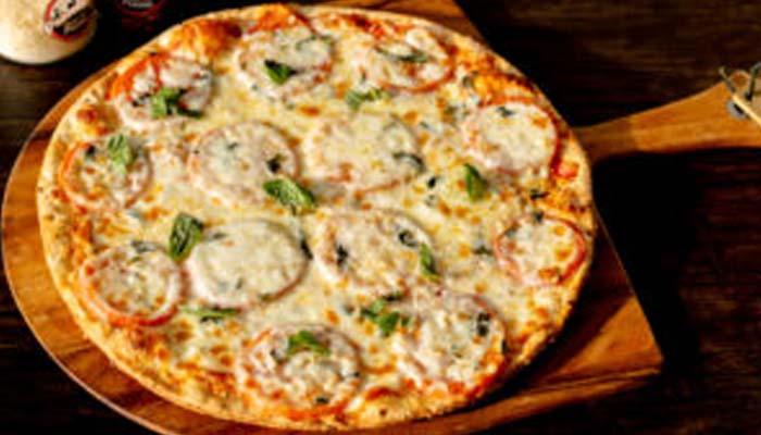 Frankie's Chicago Style Pizza restaurant in Maple Grove, MN serves margherita thin crust pizza