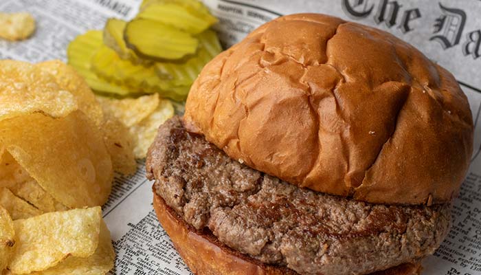 Frankie's Chicago Style Pizza restaurant in Maple Grove, MN serves the best plain burger